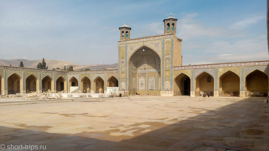 Vakil Mosque